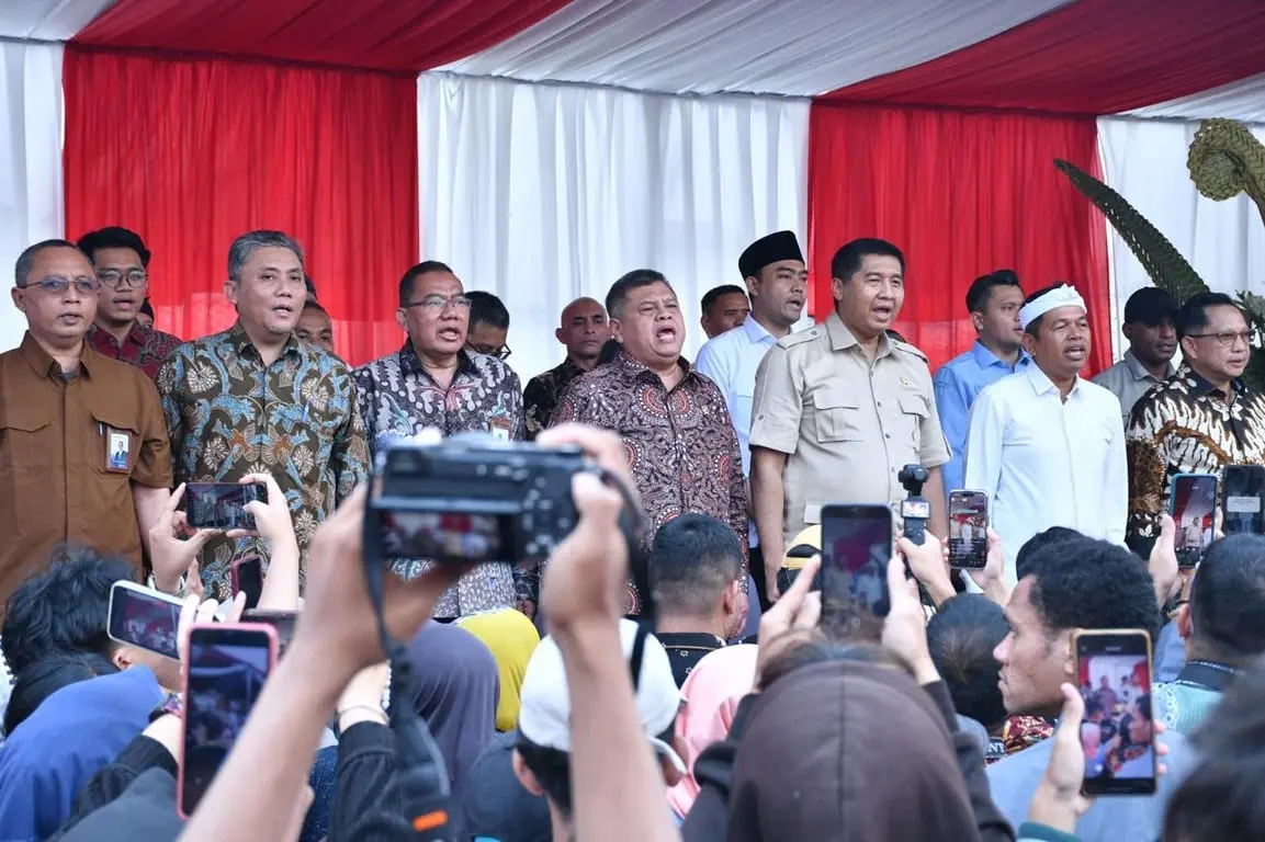 Komisioner BP Tapera Dampingi Menteri PKP dalam Kunjungan Program Bedah Rumah dan Gentengisasi di Purwakarta